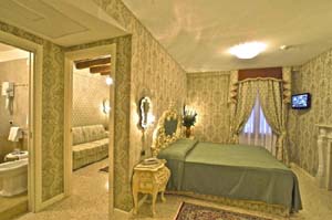 4 person deluxe suite with private facilities (shower), and breakfast